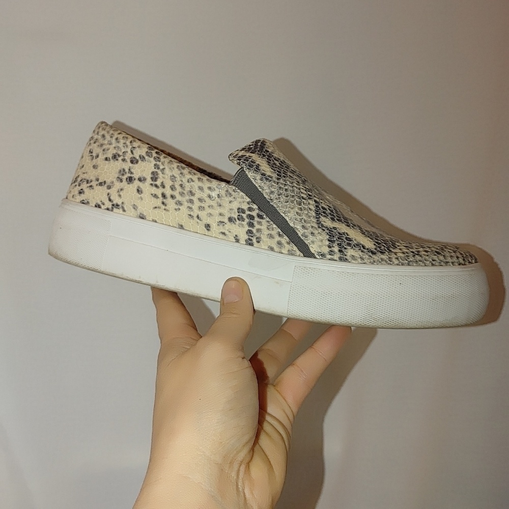 Vince Camuto Korli Women's Slip-On Platform Sneaker 7 Natural Snake Print